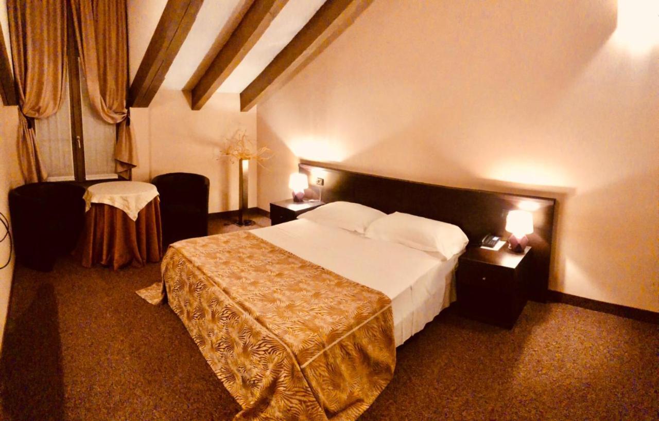Hotel Malpensa Inn Aereoporto Tornavento  ภายนอก รูปภาพ