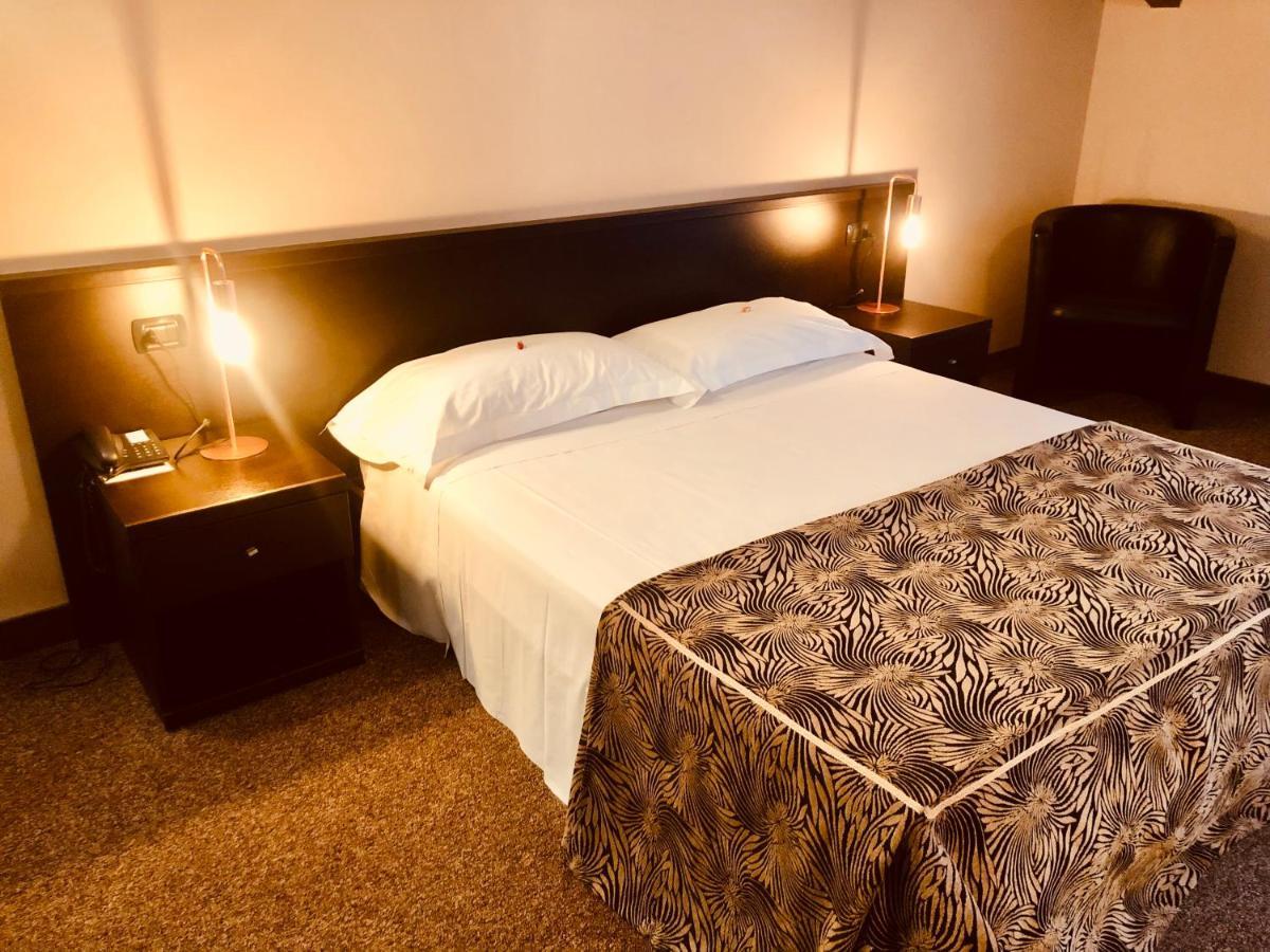 Hotel Malpensa Inn Aereoporto Tornavento  ภายนอก รูปภาพ