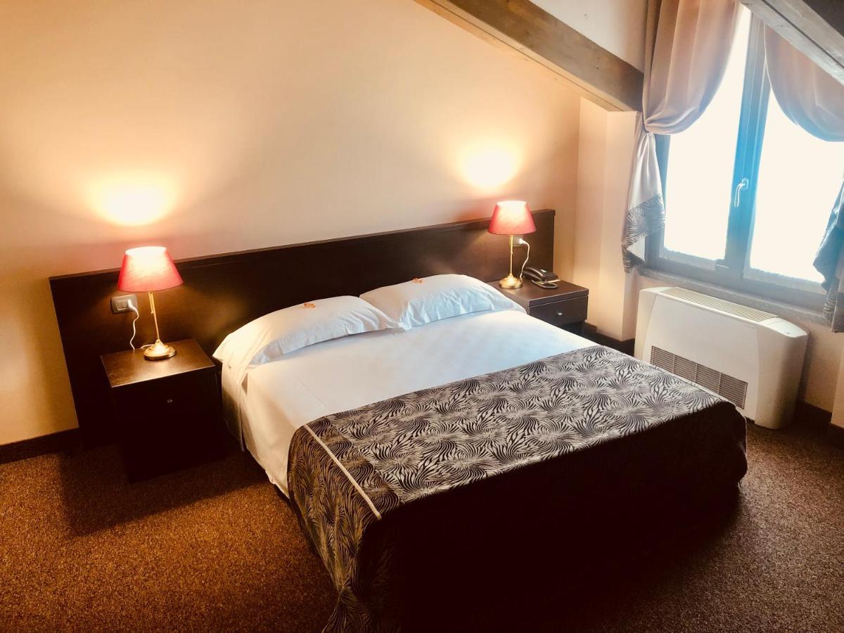 Hotel Malpensa Inn Aereoporto Tornavento  ภายนอก รูปภาพ