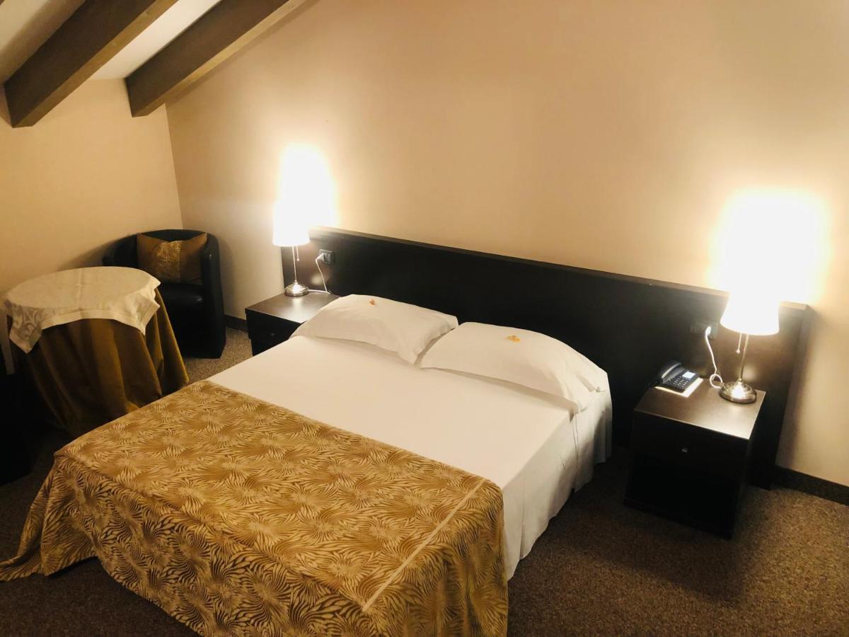 Hotel Malpensa Inn Aereoporto Tornavento  ภายนอก รูปภาพ