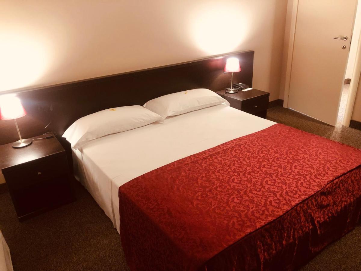 Hotel Malpensa Inn Aereoporto Tornavento  ภายนอก รูปภาพ
