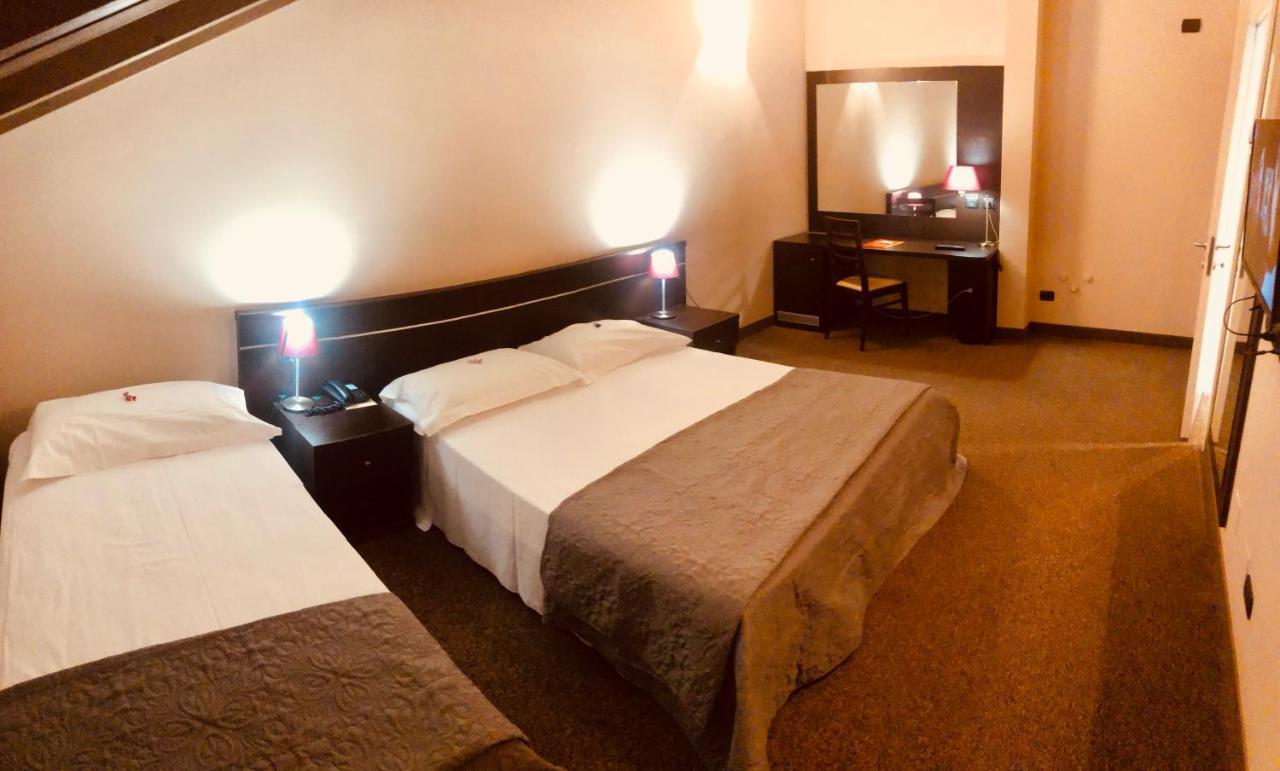 Hotel Malpensa Inn Aereoporto Tornavento  ภายนอก รูปภาพ