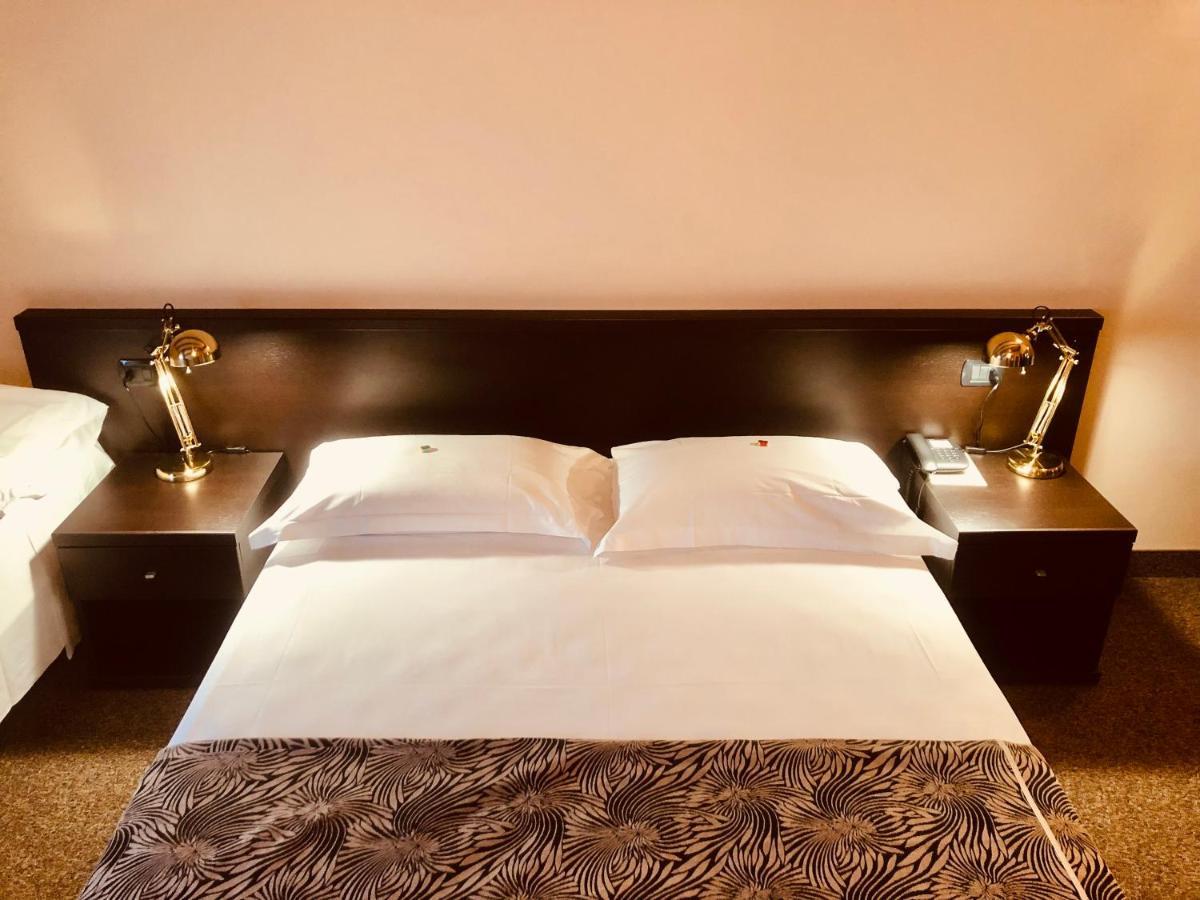 Hotel Malpensa Inn Aereoporto Tornavento  ภายนอก รูปภาพ