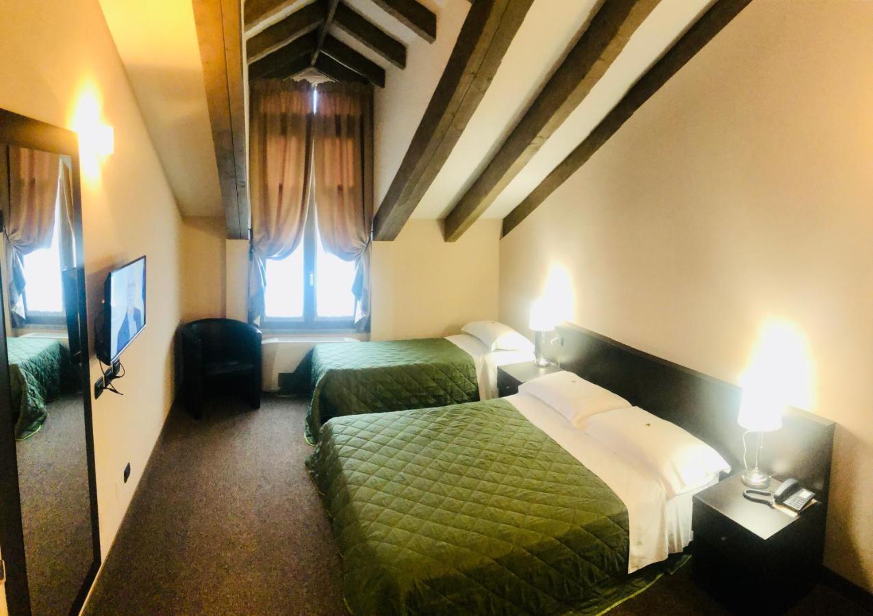 Hotel Malpensa Inn Aereoporto Tornavento  ภายนอก รูปภาพ