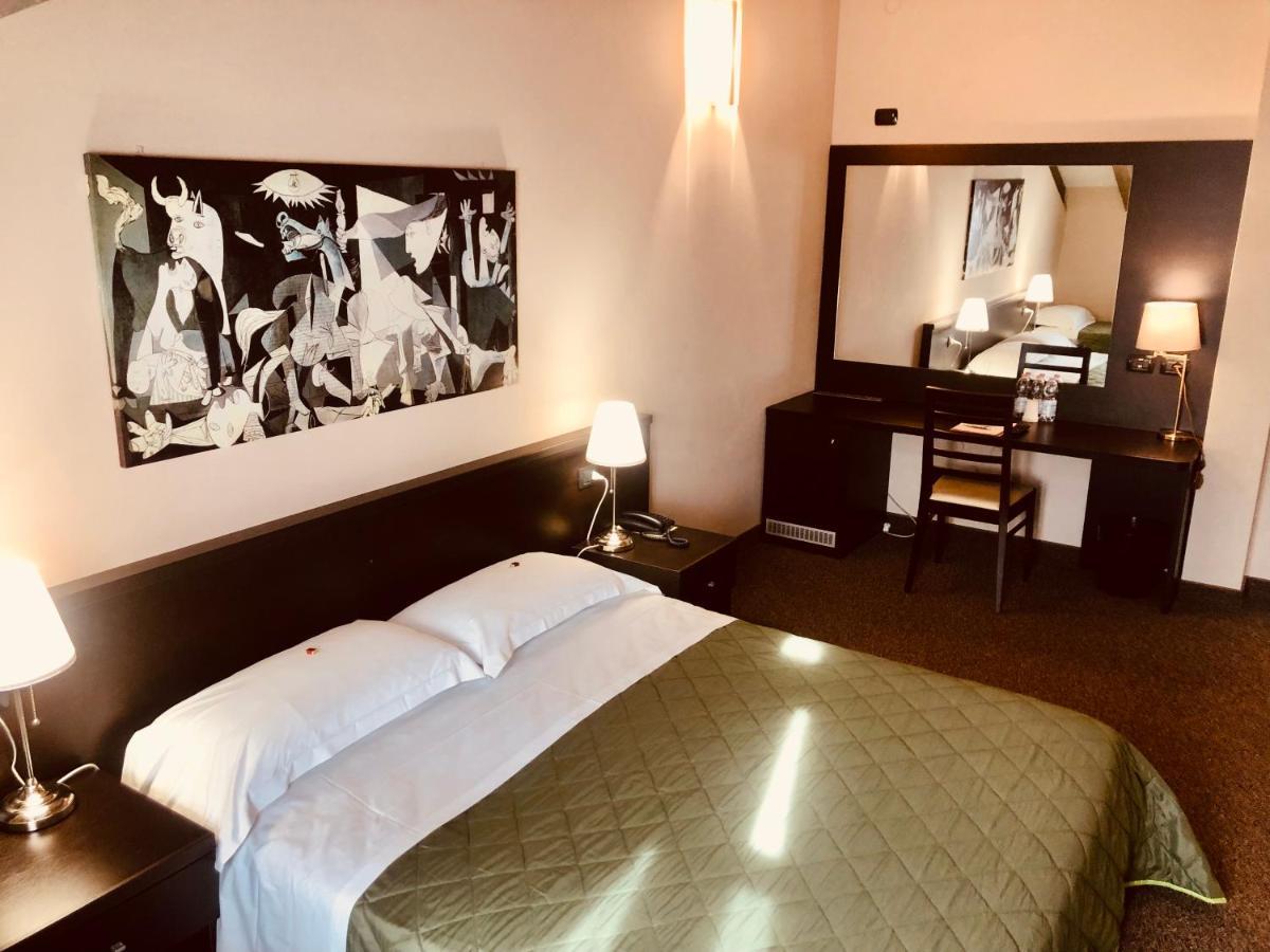 Hotel Malpensa Inn Aereoporto Tornavento  ภายนอก รูปภาพ