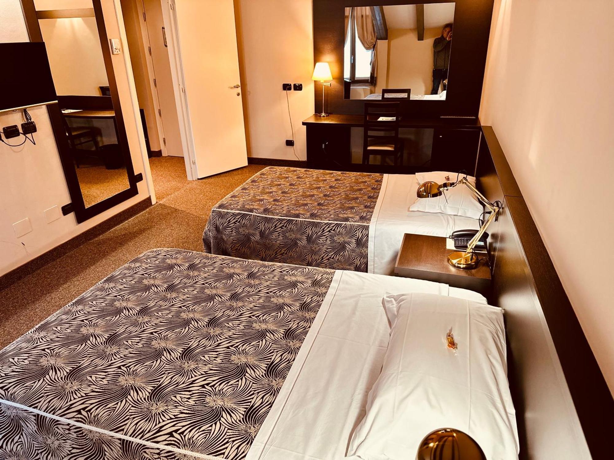 Hotel Malpensa Inn Aereoporto Tornavento  ภายนอก รูปภาพ