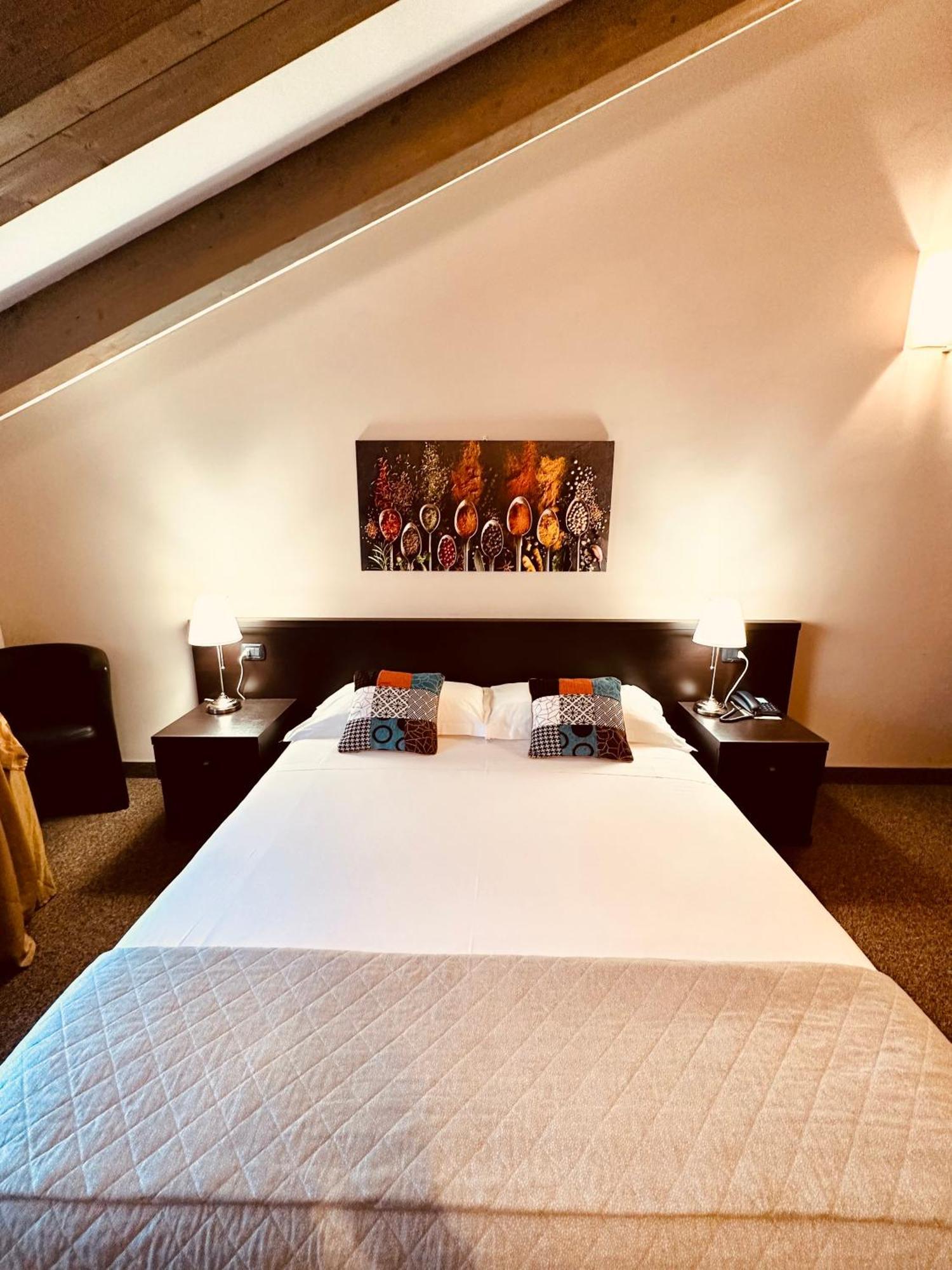 Hotel Malpensa Inn Aereoporto Tornavento  ภายนอก รูปภาพ
