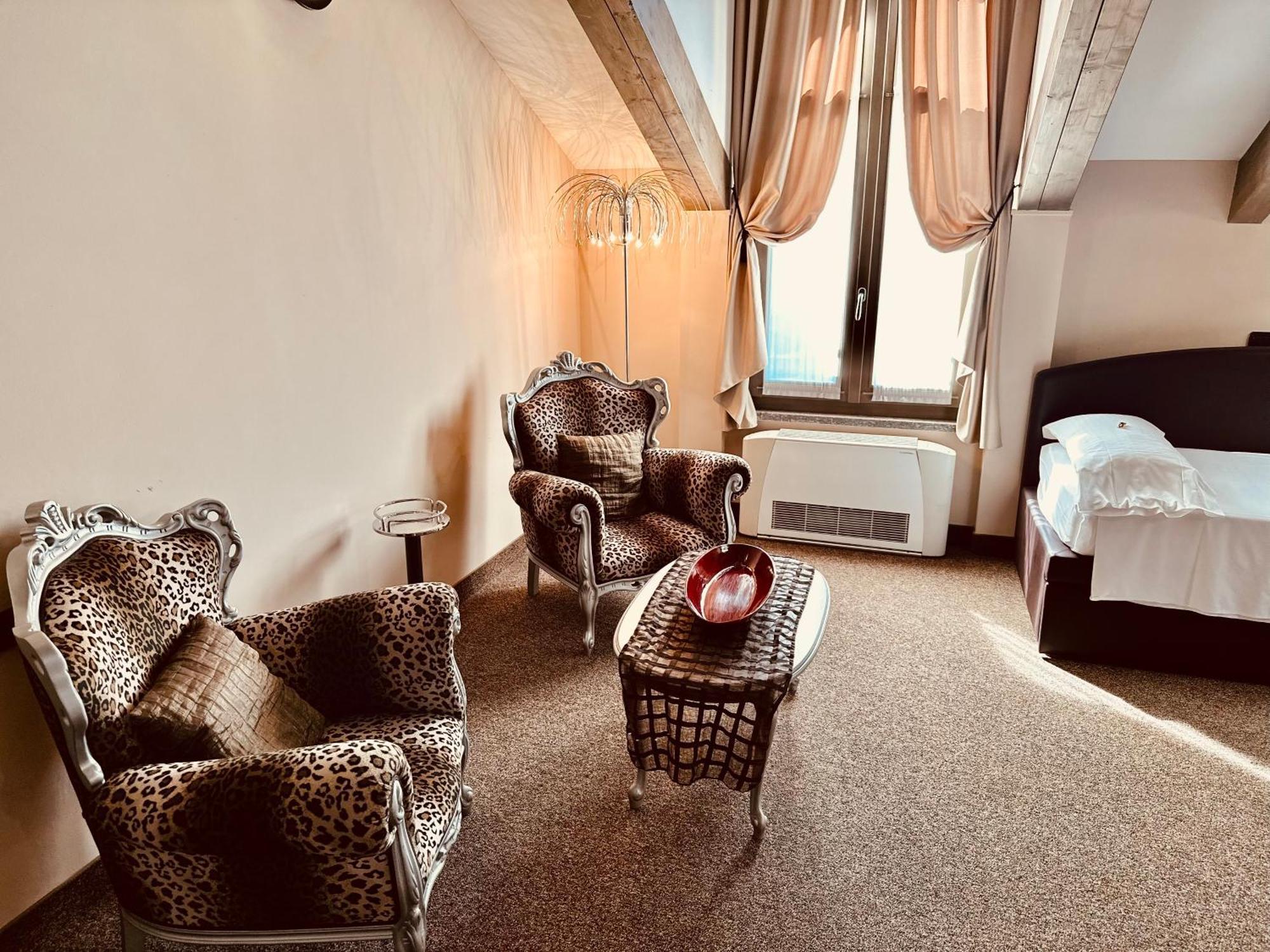 Hotel Malpensa Inn Aereoporto Tornavento  ภายนอก รูปภาพ