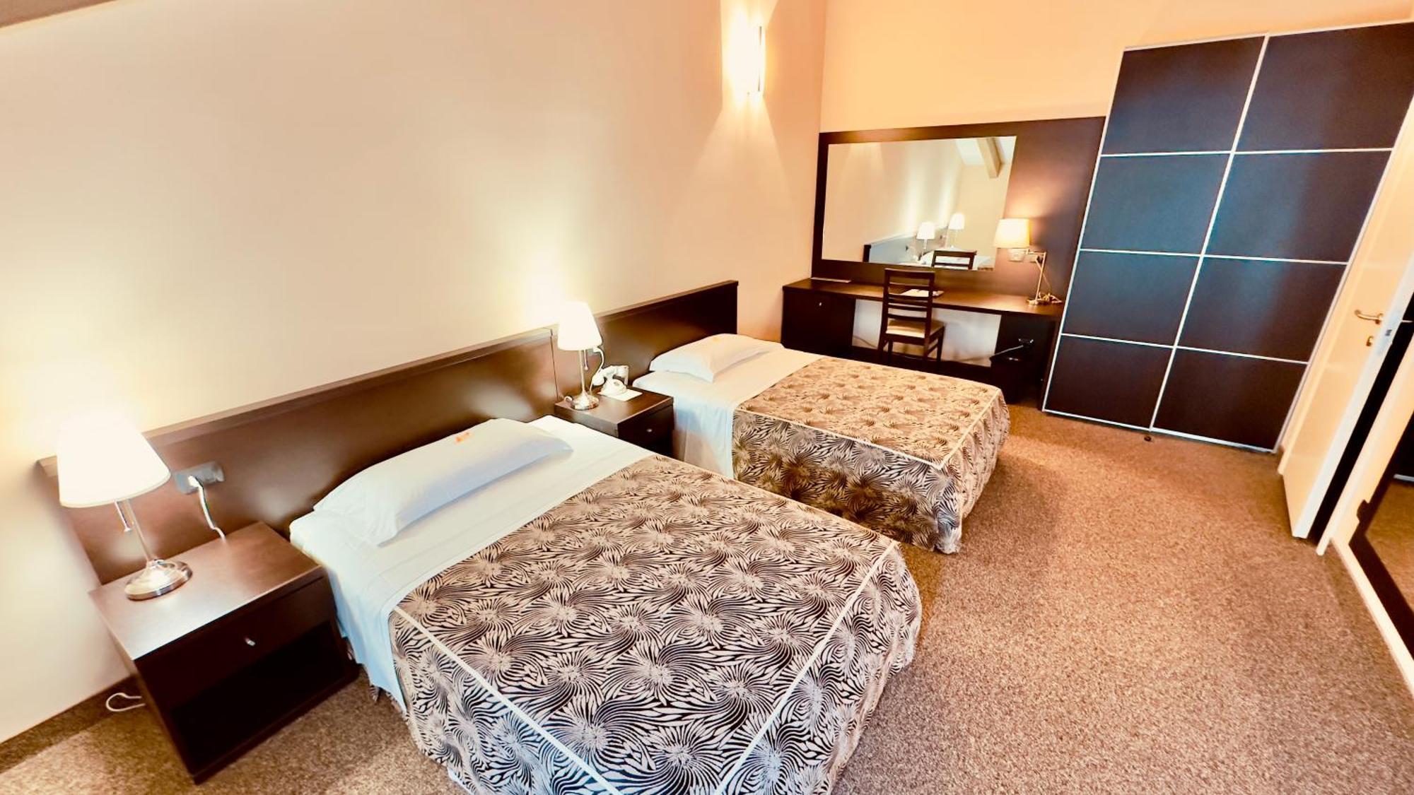 Hotel Malpensa Inn Aereoporto Tornavento  ภายนอก รูปภาพ